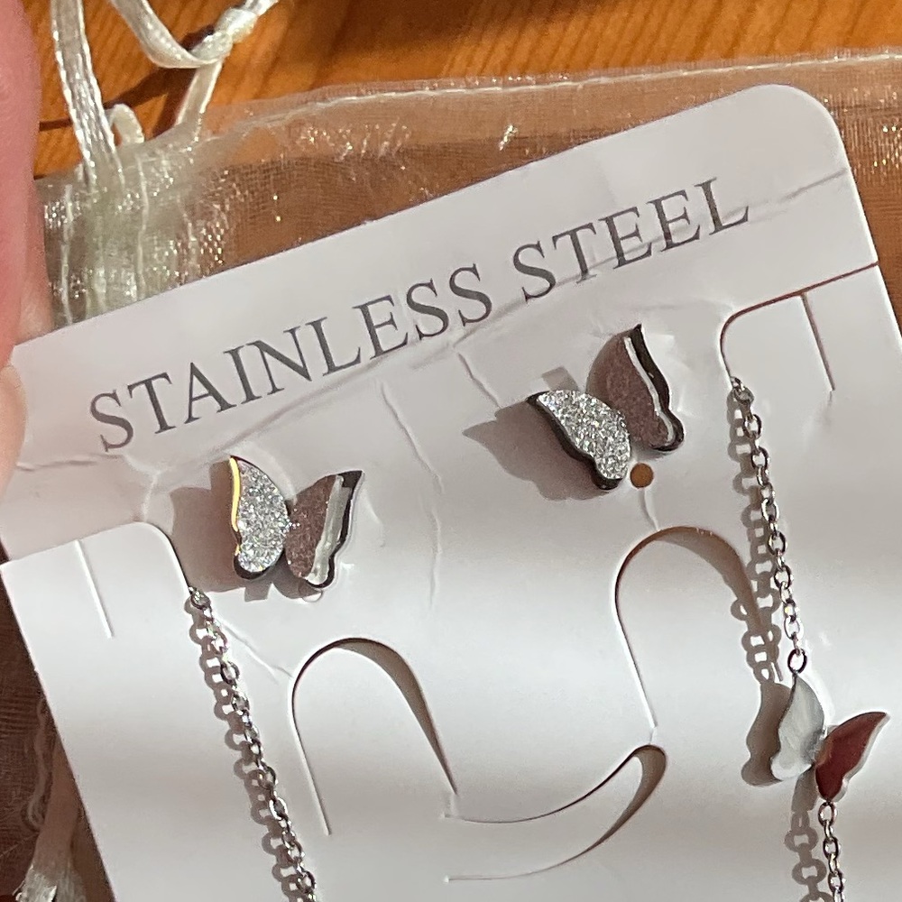 STAINLESS STEEL BUTTERFLY NECKLACE & EARRING SET NEW - Picture 4 of 8